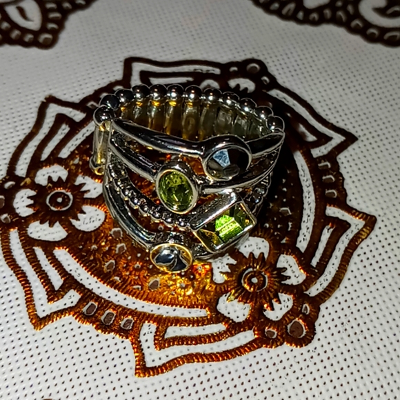 Ring - Picture 1 of 2